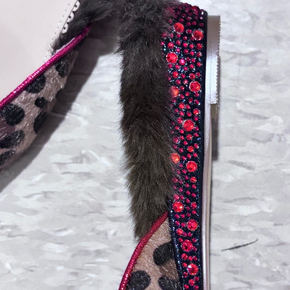 Leopard Print Red Rhinestone Lips Faux Fur Mule by Iris ApfelSize 8M - Picture 15 of 16